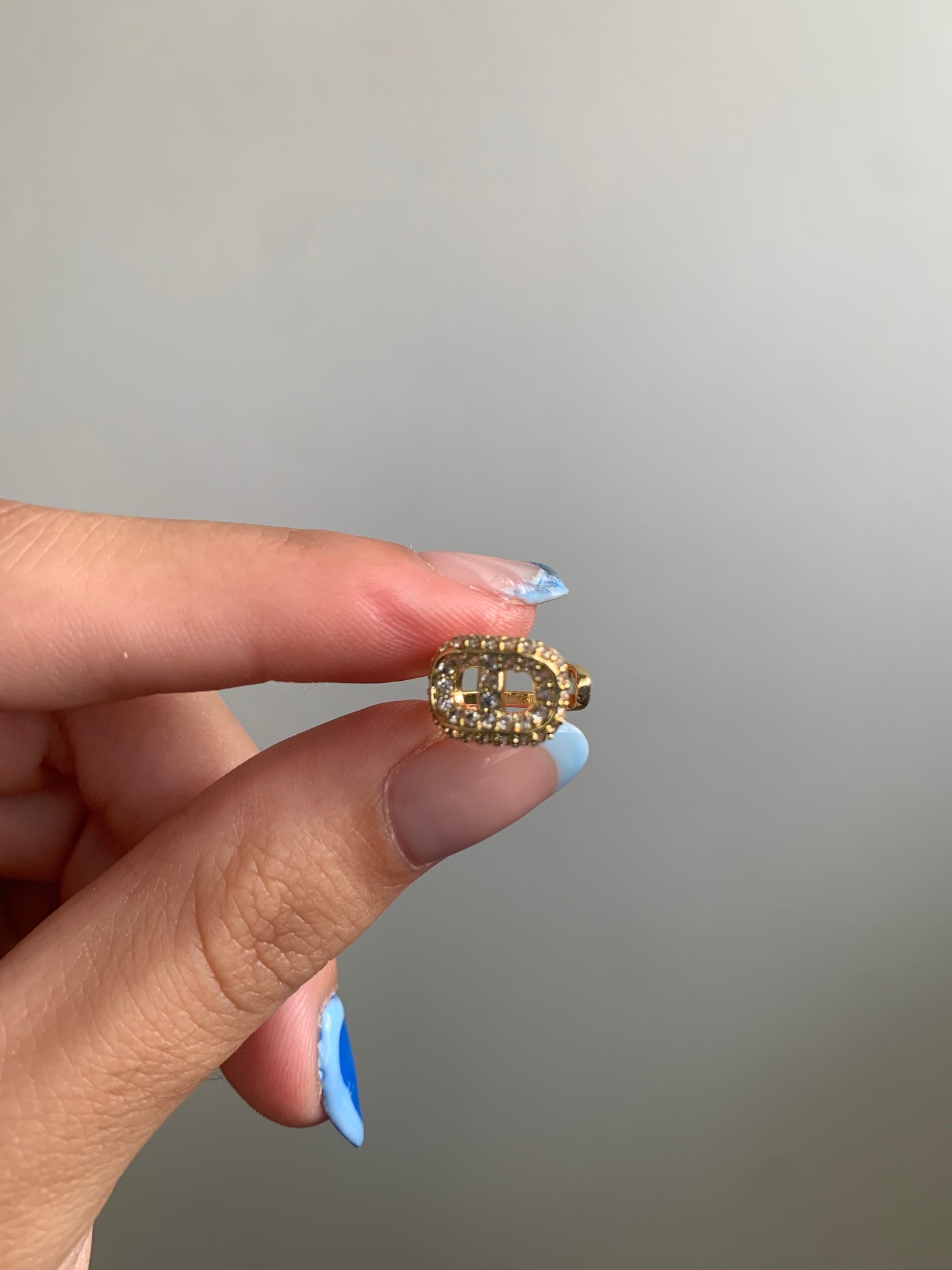 Lucia Earcuff