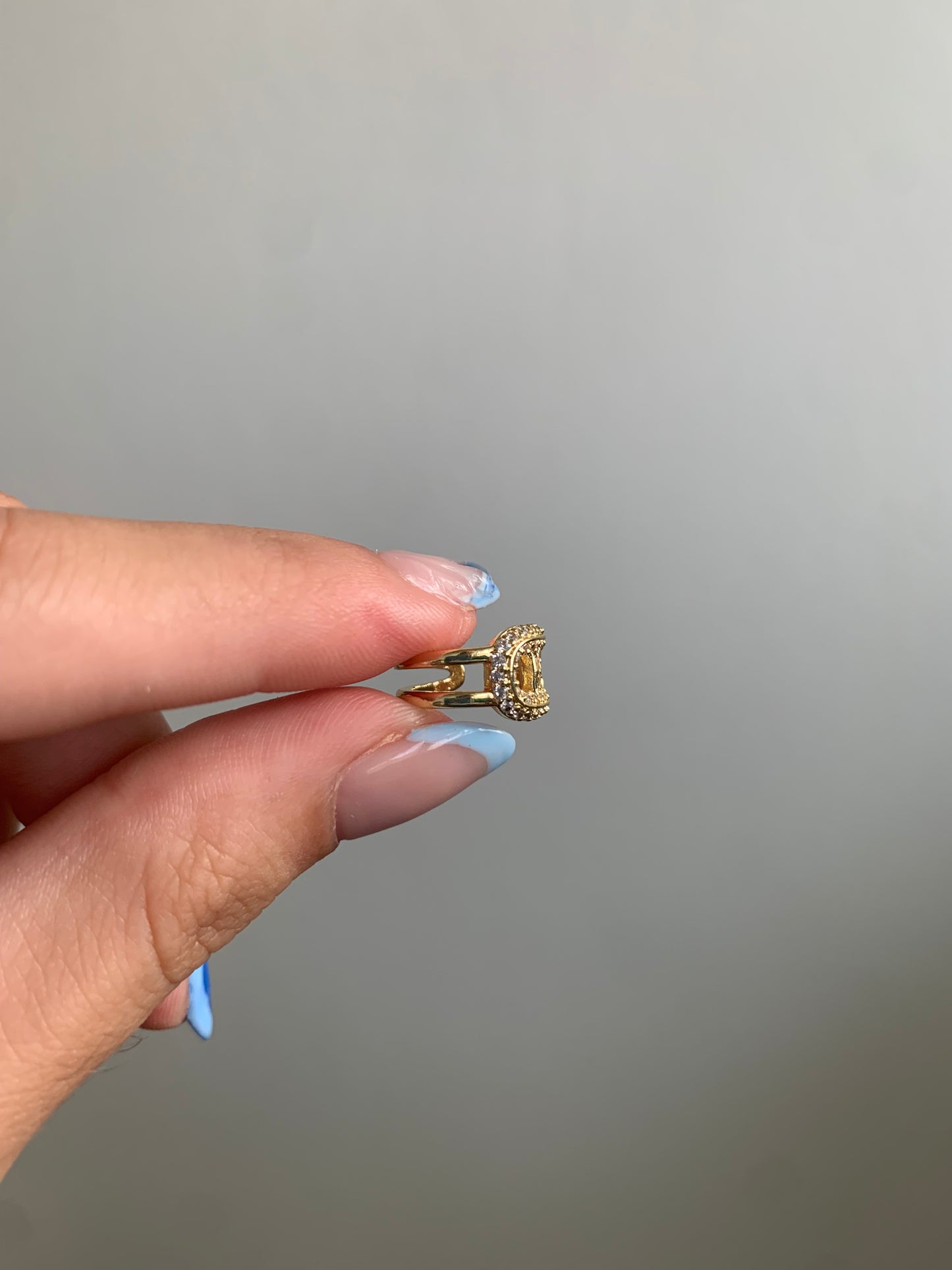 Lucia Earcuff